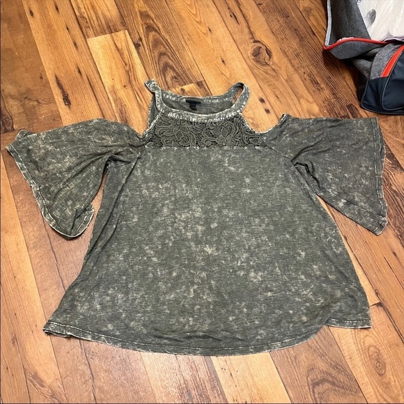 Torrid Crochet Cold Shoulder Top Mineral Wash Olive Size 1 H - Picture 4 of 6